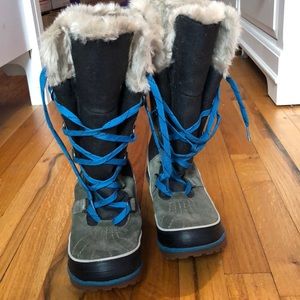 Barely worn sorel boots
